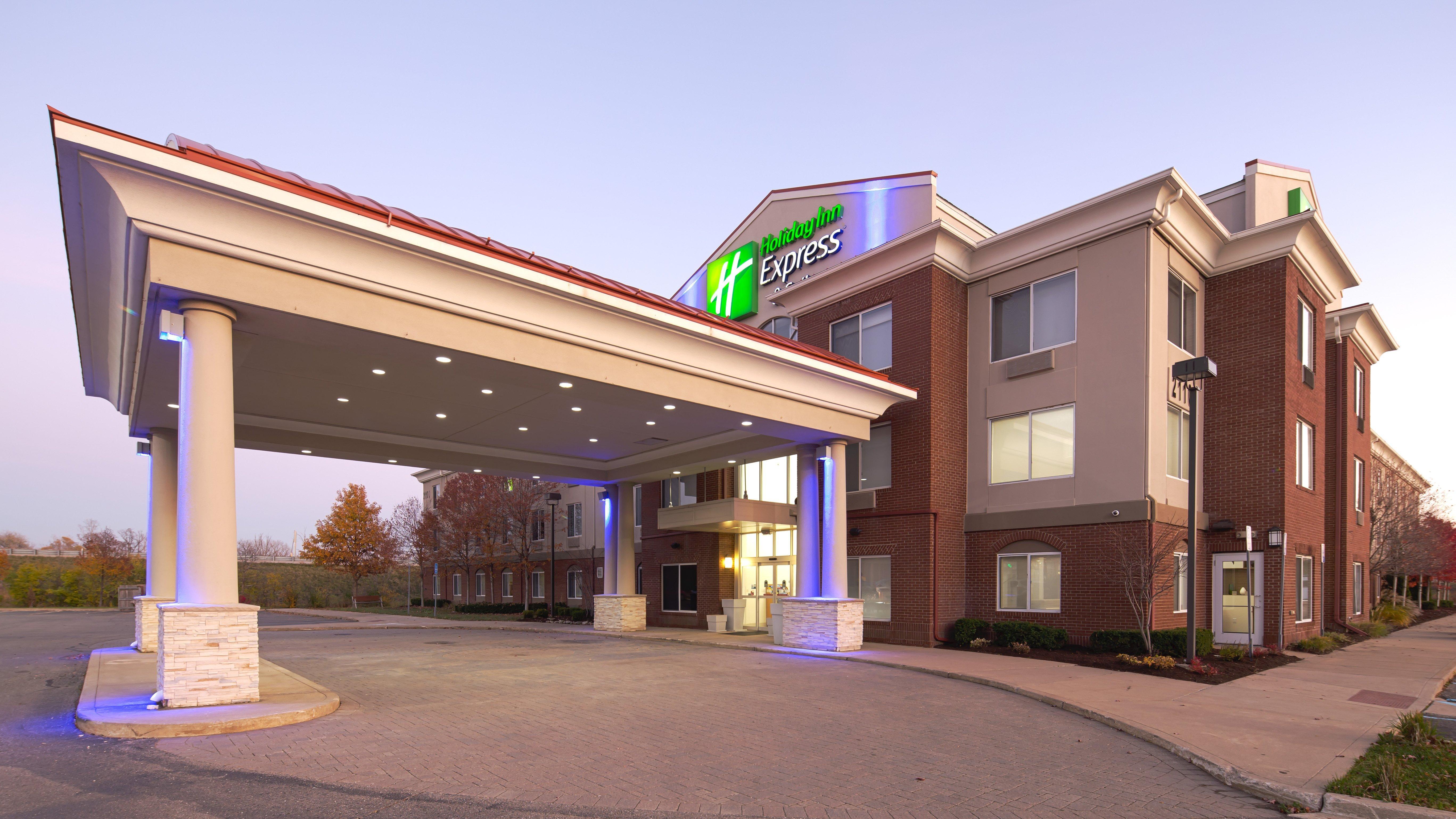 Holiday Inn Express & Suites Detroit - Farmington Hills By Ihg Northville Exterior foto