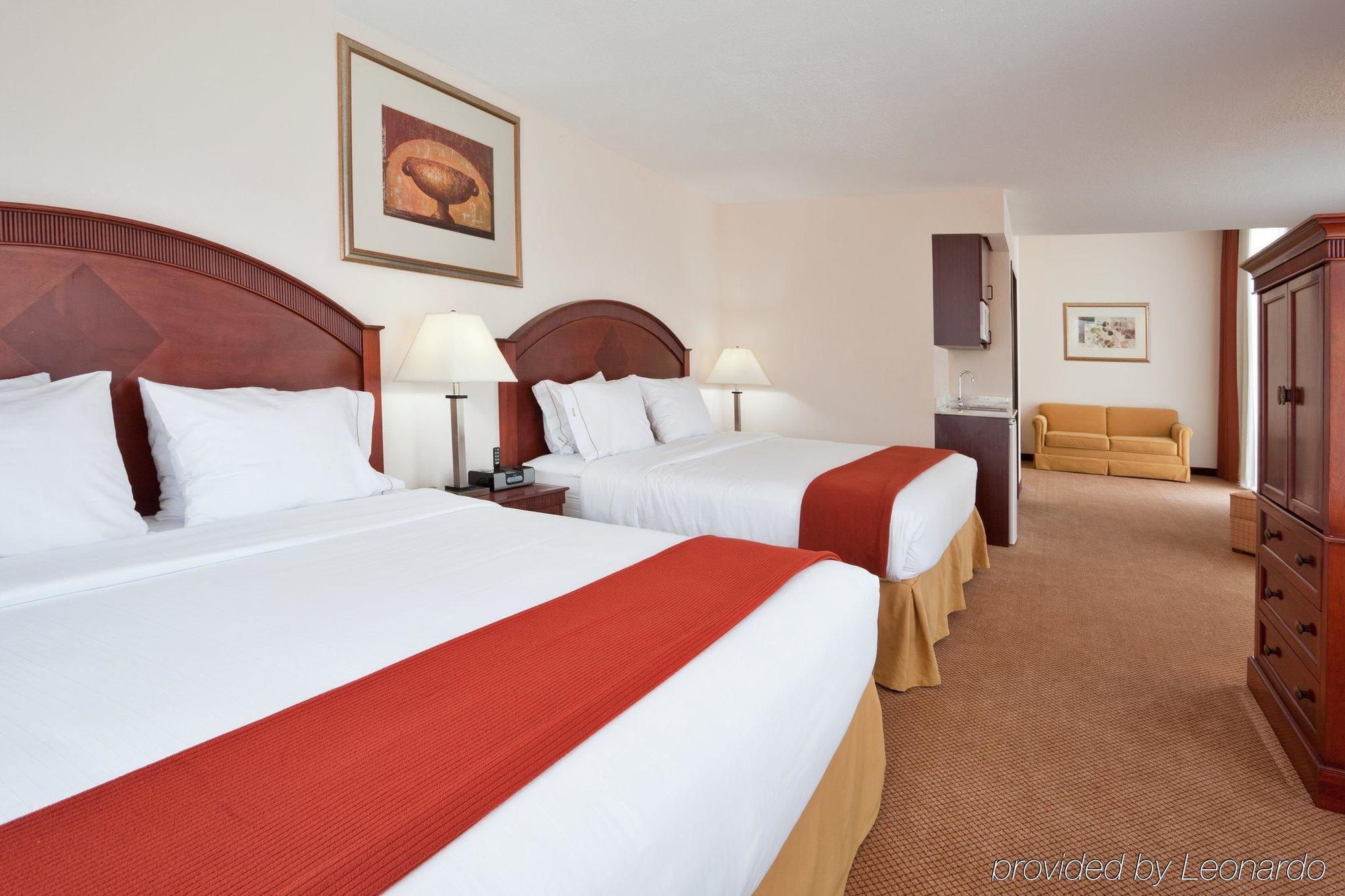 Holiday Inn Express & Suites Detroit - Farmington Hills By Ihg Northville Zimmer foto